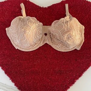 Victoria’s Secret Lace Bra 36D ❤️❤️